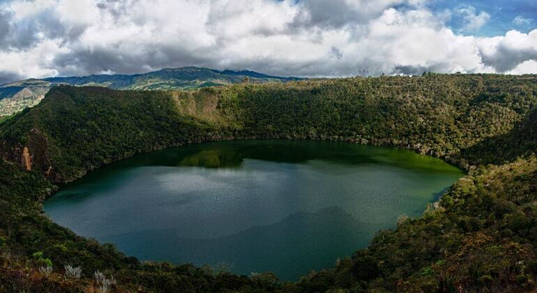 Viagem de um dia à aldeia e ao lago Guatavita a partir de Bogotá