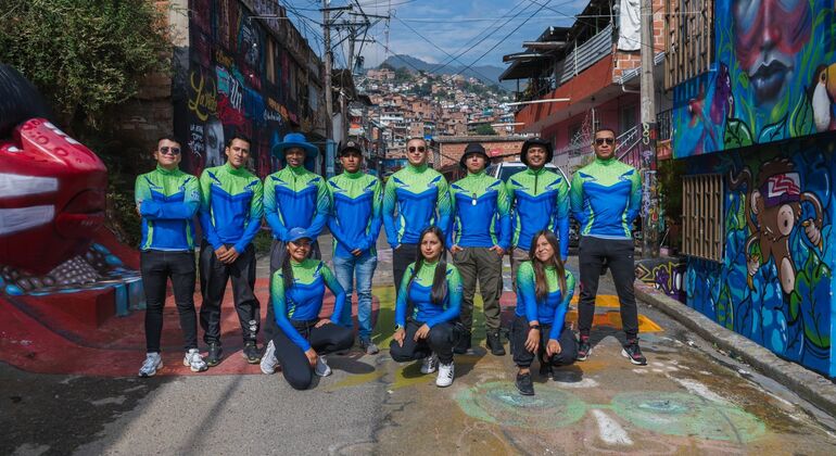 Visite à pied sans graffitis de Zippy Comuna 13 Colombie — #1