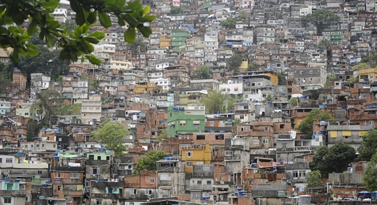 Passeio a pé pela favela Brasil — #2