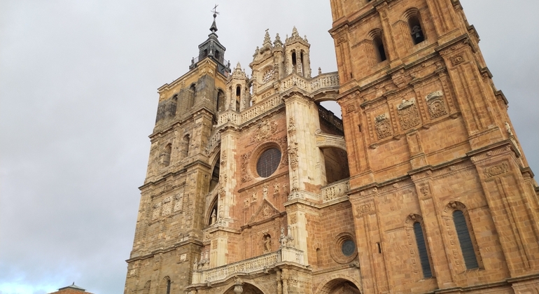 Discover the Astorga Center - Free Tour Provided by Ganda Turismo