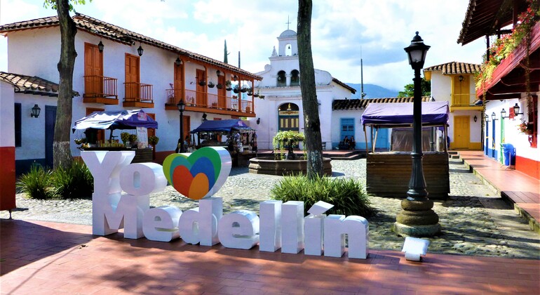 Visite privée de la ville de Medellin Fournie par Transfers & tours