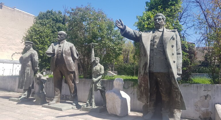 Tour comunista en Tirana