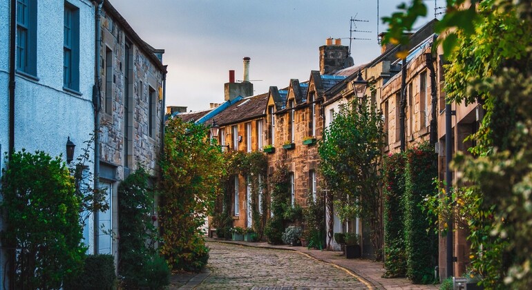 Kostenlose Tour durch Dean Village, Stockbridge und die Princes Street Gardens  Bereitgestellt von Brújula Free Tours