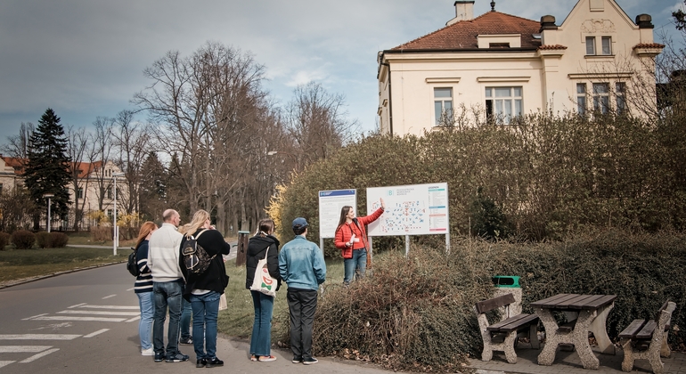 Visite de l'hôpital psychiatrique et du cimetière abandonné Fournie par Prague Trips & Tickets 