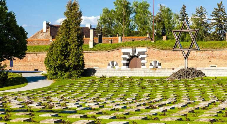 Tour del campo di concentramento di Terezín in italiano Fornito da Tour Italiano Praga