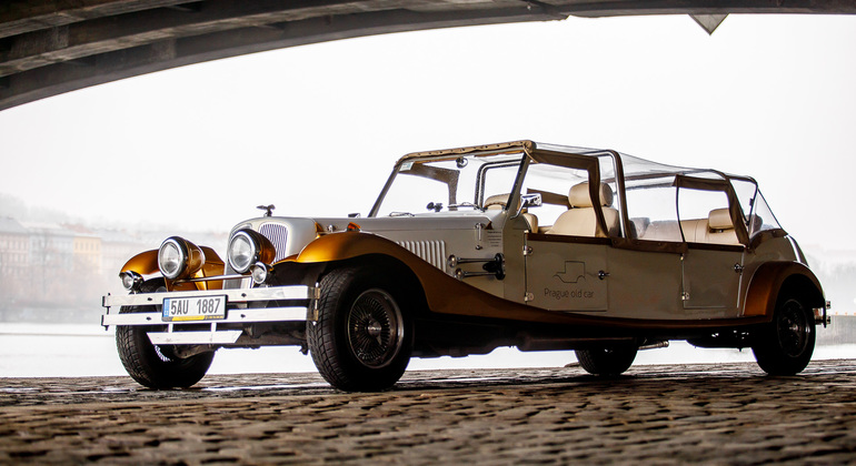 old-car-exclusive-walking-tour-of-prague-en-3