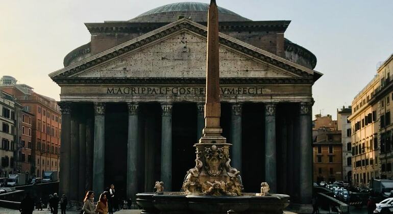 Les places de Rome, la sculpture, l'histoire et les "spriz" (amuse-gueule) Fournie par Ledi Shabani