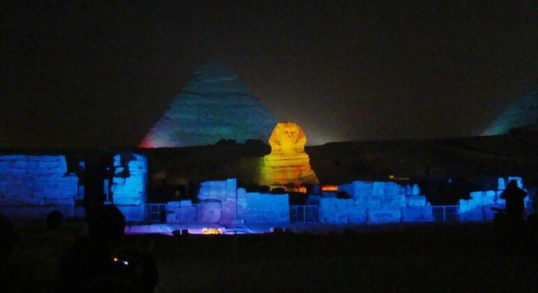 Spectacle étonnant de son et lumière aux Pyramides de Gizeh