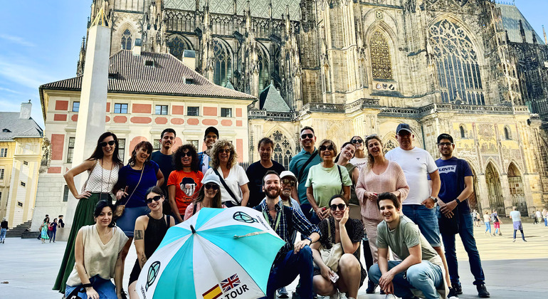 Tour gratuito: Castello di Praga, Ponte Carlo, Cattedrale e Città Piccola Fornito da Verneus Tours
