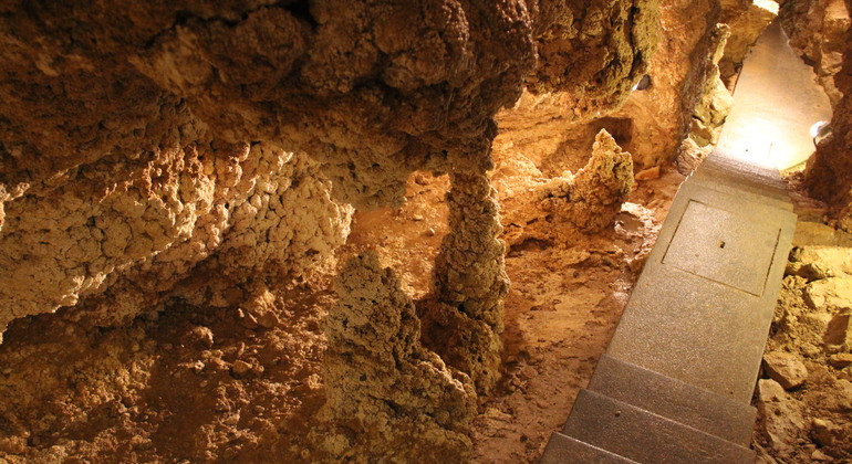 Tour a piedi in due grotte di Budapest Ungheria — #2