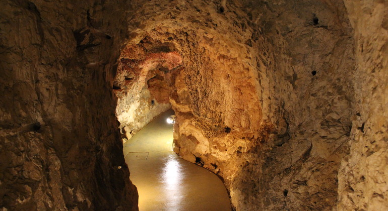 Tour a piedi in due grotte di Budapest Ungheria — #6