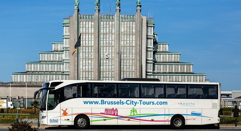 Destaques de Bruxelas: Passeio a pé e de autocarro (com prova de waffles típicos) Organizado por Brussels City Tours