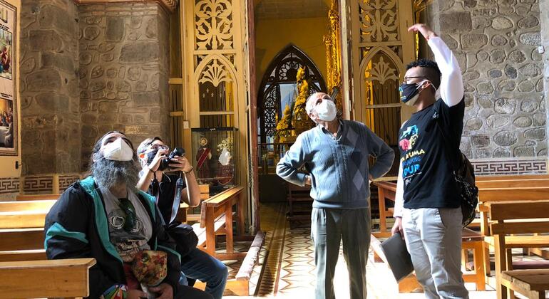 free-walking-tour-of-art-culture-in-otavalo-en-2