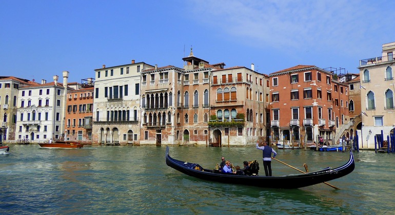 Paseo compartido en góndola por Venecia