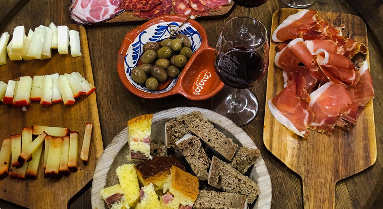 Porto: tour di degustazione a piedi di cibo e vino di 3 ore - Privato Portogallo — #1