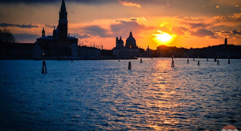 30 minutos Pôr-do-sol na gôndola Organizado por Destination Venice