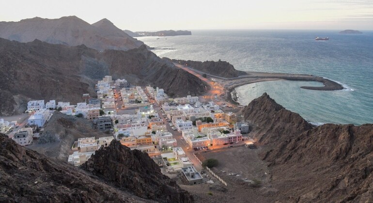 Trekking  Muttrah Corniche Views, Oman