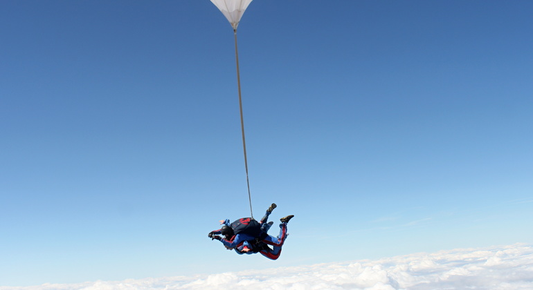 Saut en parachute en tandem à Prague République tchèque — #1