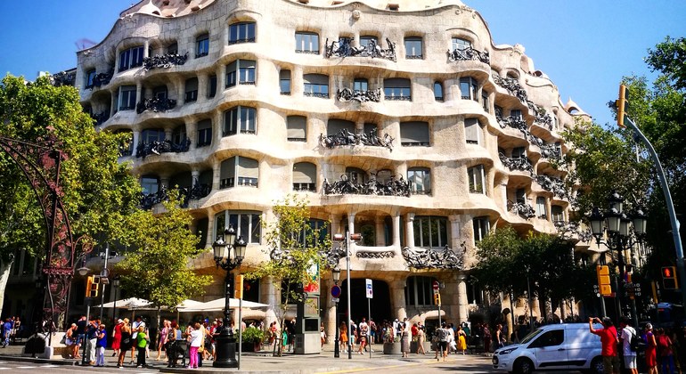 sagrada-familia-and-modern-architecture-free-tour-es-10