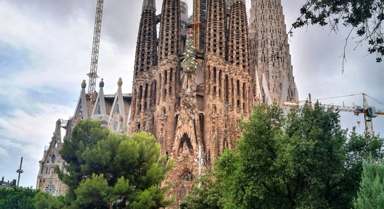 Sagrada Familia & Modernist Architecture Free Tour