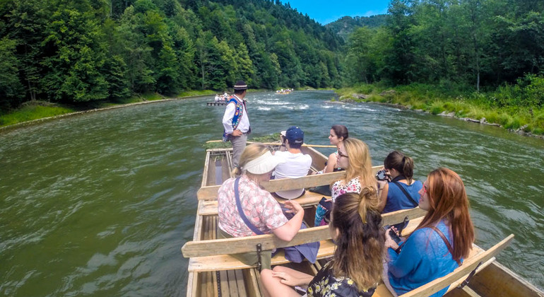 wooden-boat-descent-on-the-dunajec-river-niedzica-castle-en-3