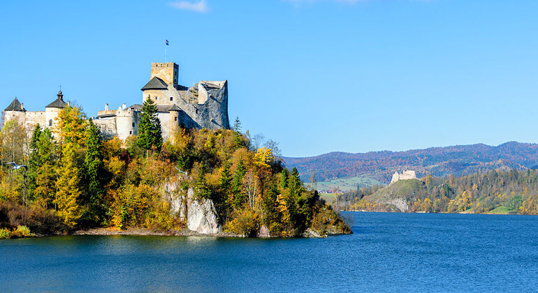 wooden-boat-descent-on-the-dunajec-river-niedzica-castle-en-4