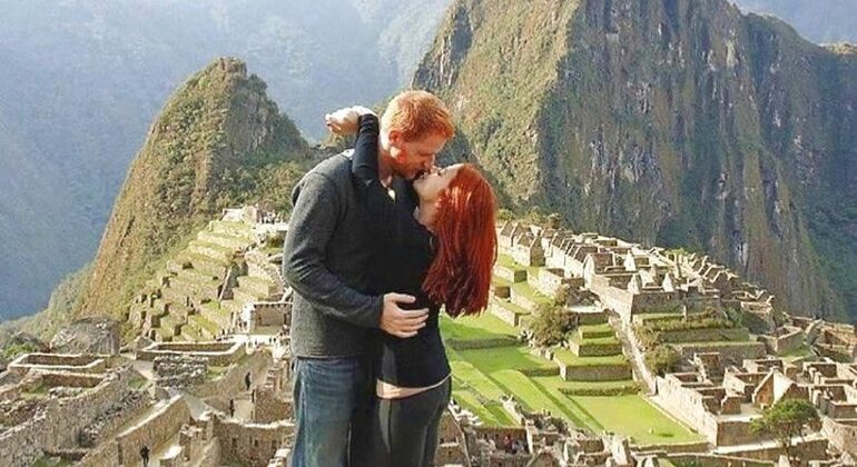 machu-picchu-guided-day-trip-es-1