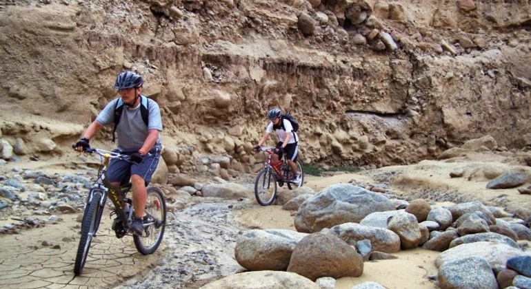 Escursione in bicicletta di un giorno intero: Entre Huaycos Fornito da Peru Cycling