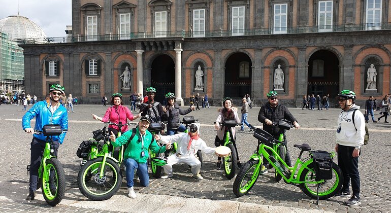 Visita histórica y panorámica de Nápoles en E-Bike Operado por VINCENZO PACCHIANO