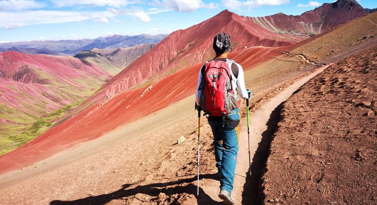 Caminata de un día a la Montaña Arco Iris con Valle Rojo desde Cusco Operado por PVTravels
