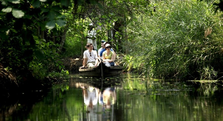 Passeio de meio dia pela aldeia Organizado por Red Earth Holidays