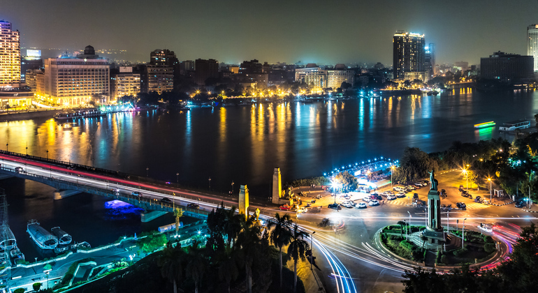 Promenade nocturne libre dans la ville du Caire Fournie par Elsafy