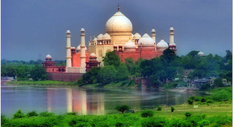 Escursione di un giorno intero all'alba del Taj Mahal da Delhi Fornito da Holiday Tours And Travels