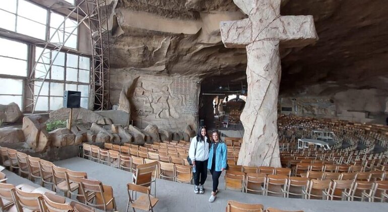 Visite privée de l'église troglodyte, du monastère Saint-Simon et de la ville des ordures