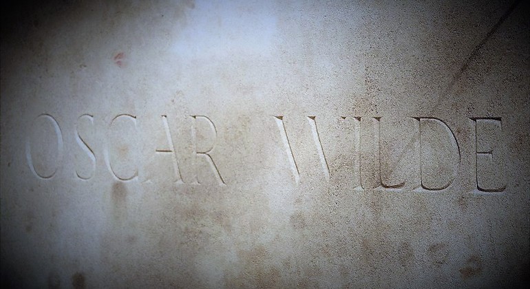 pere-lachaise-paris-famous-tour-es-3
