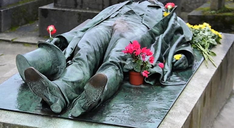 pere-lachaise-paris-famous-tour-es-4