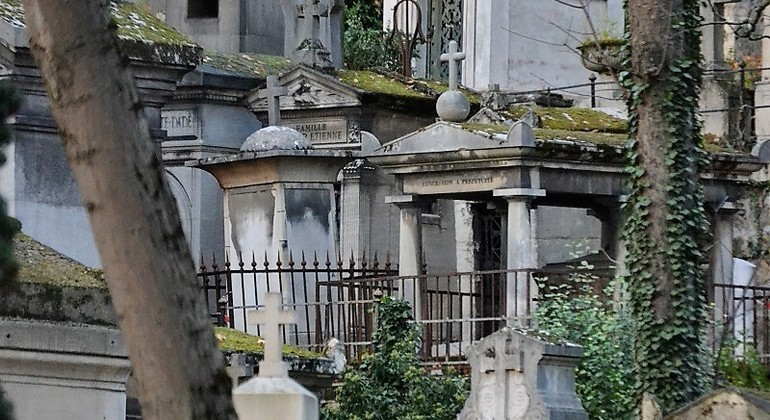 pere-lachaise-paris-famous-tour-es-8