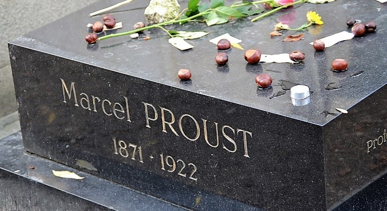 pere-lachaise-paris-famous-tour-es-10