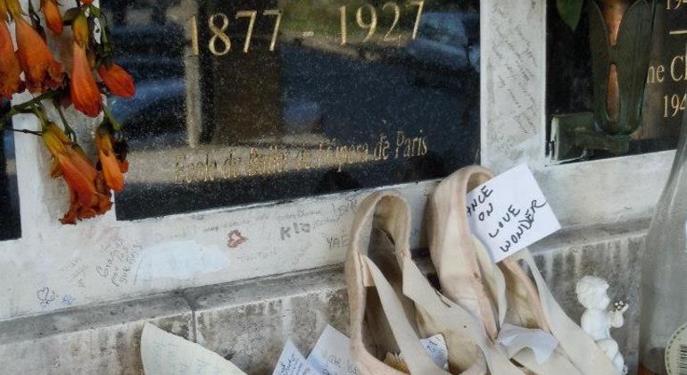 pere-lachaise-paris-famous-tour-es-5