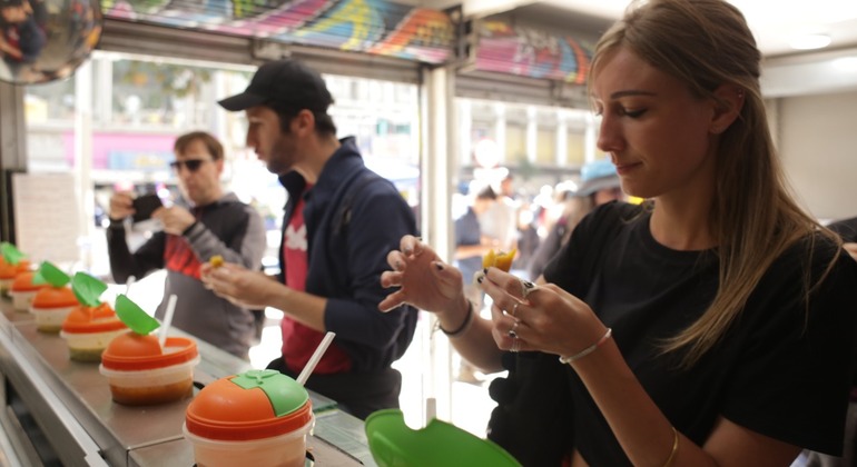 Tour gastronómico local gratuito em Bogotá Organizado por Beyond Colombia - Free Walking Tours