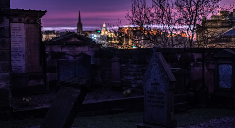 Free Tour Edinburgh Mysteries, Ghosts & Witch Burning Provided by Somos Escocia