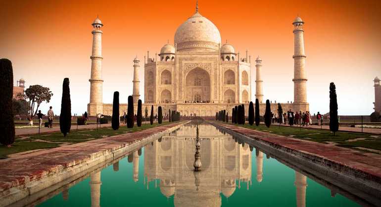 Pranzo e tour privato ad Agra da Delhi Fornito da Akbran Tour