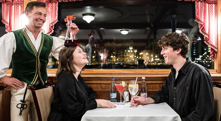 Abendliche Kreuzfahrt mit ungarischem Abendessen auf der Donau Ungarn — #9