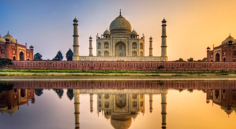 Excursão privada de carro: Nascer do sol do Taj Mahal e Forte de Agra Organizado por taj destination tours