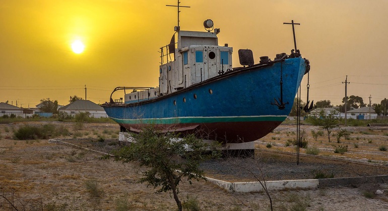 Muynak - Tour del cimitero delle navi da Nukus, Uzbekistan