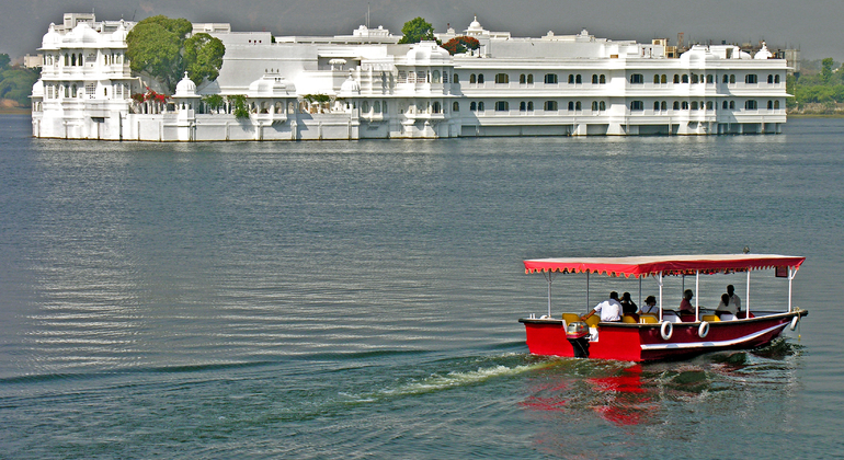 Excursão privada de dia inteiro a Udaipur e passeio de barco no Lago Pichola