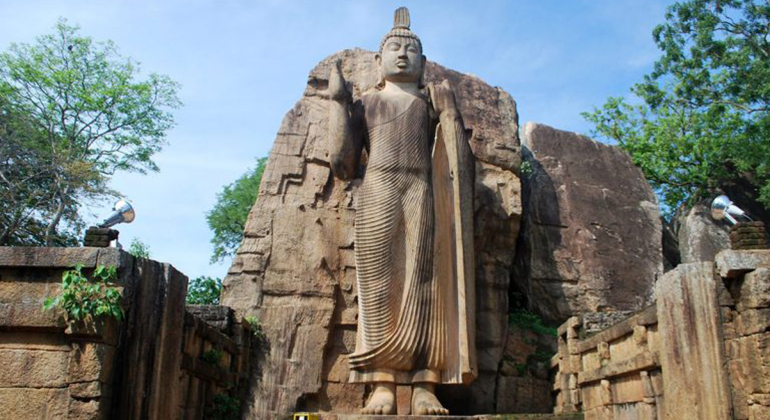 Visite de Kandy à la statue de Bouddha d'Avukana et au monastère de la forêt de Ritigala