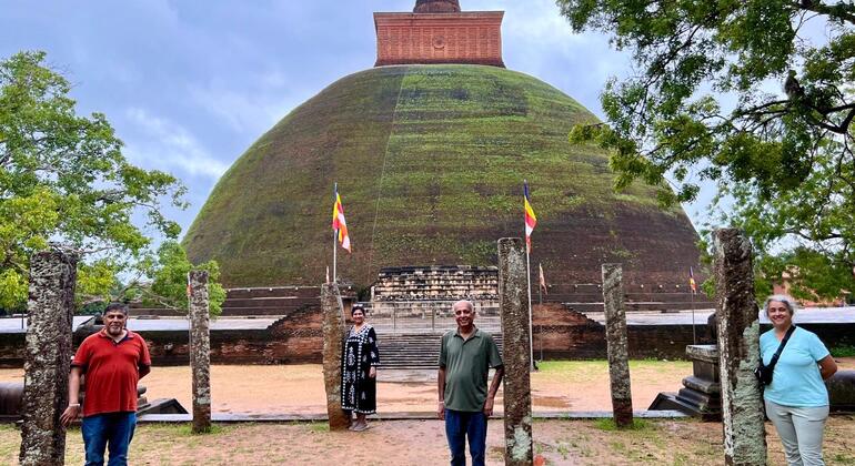 Tour di un giorno da Kandy ad Anuradhapura Fornito da Buddhika Rathnayaka