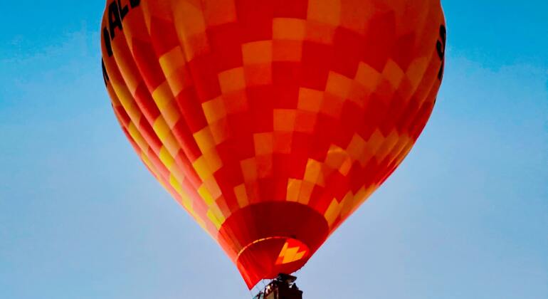 Vol en ballon au lever du soleil au-dessus de Louxor