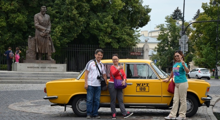 Visite privée des incontournables de Varsovie en Fiat rétro